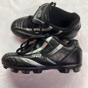 SN Spot-Bilt Boys Black/Silver Soccer Cleats Size 12 Preowned